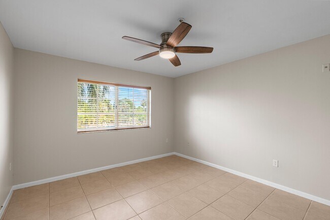 Building Photo - 4828 N State Rd 7
