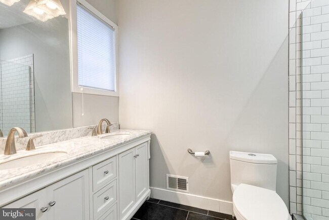 Building Photo - 632 E Fort Ave