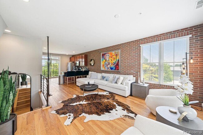 Building Photo - 537 Lewis St