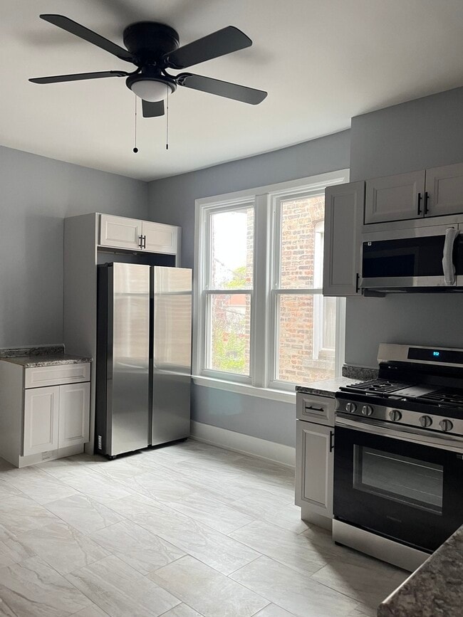 Building Photo - 3821 W Fillmore St