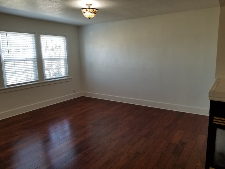 Living Room - 44 Daniels Ave