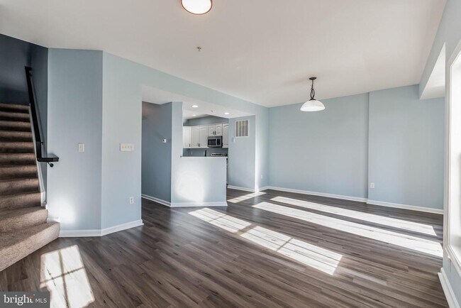 Building Photo - 10329 Bridle Ct