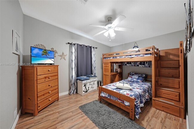 Building Photo - 945 Plantation Rd