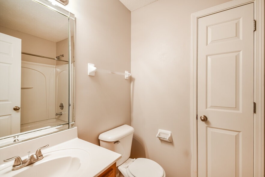 Building Photo - 7027 Maple Grove Rd