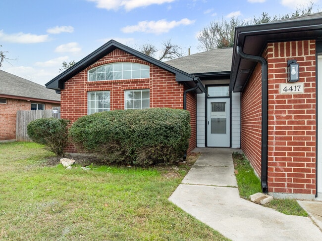 Building Photo - 4417 Briarwood Dr