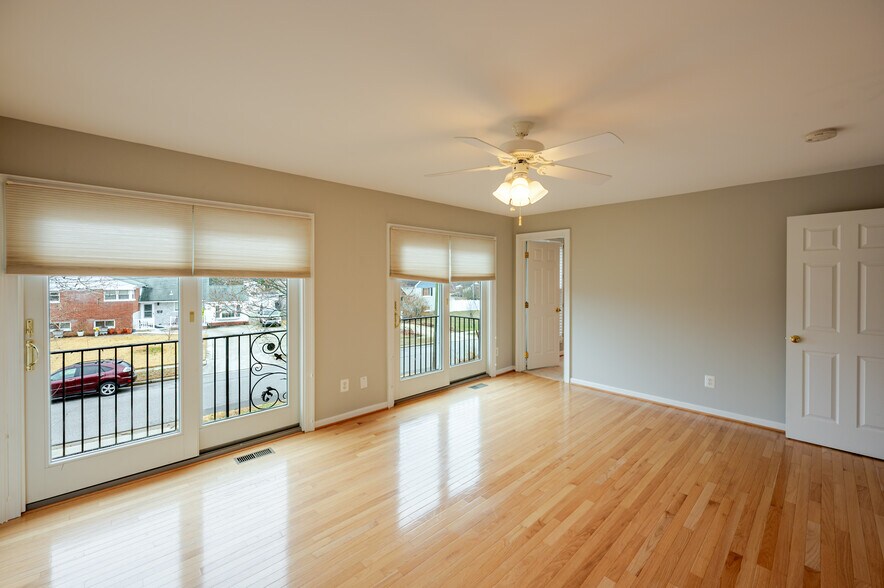 Building Photo - 5806 Flanders St