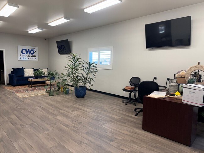 Building Photo - 2107 W 83rd St