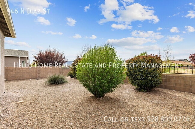 Building Photo - 946 N Diaz St