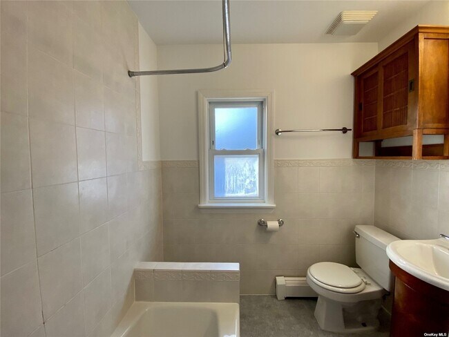 Building Photo - 53-56 72nd Pl-