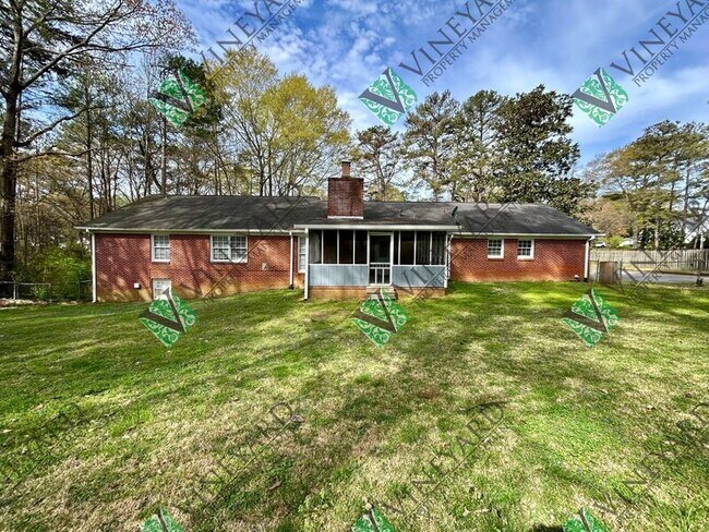 Building Photo - 1534 Collier Dr SE
