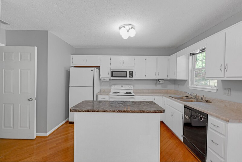 Building Photo - 4211 Medina Way