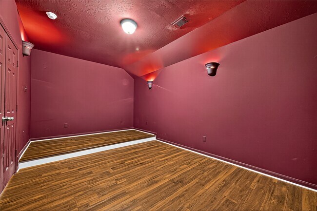 Building Photo - 10314 Five Oaks Crossing