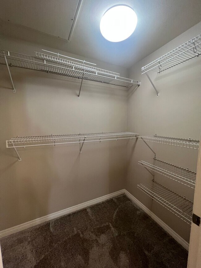 Building Photo - 1 Bed Unit in Little Italy - Porto Siena - Parking Space