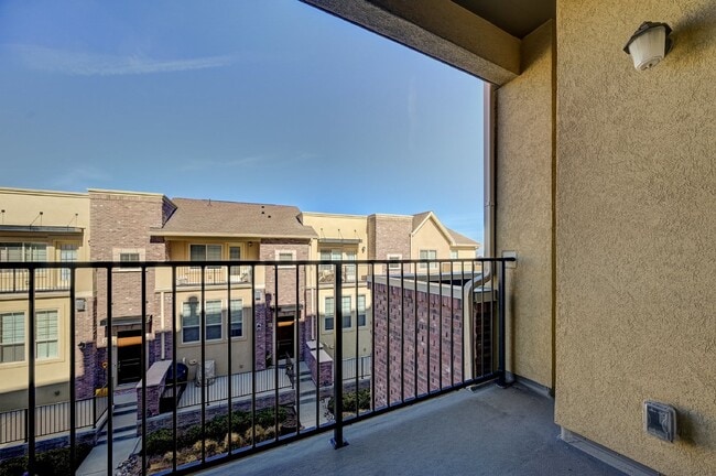 Building Photo - $1,800 - Updated One Bedroom Unit with Bon...