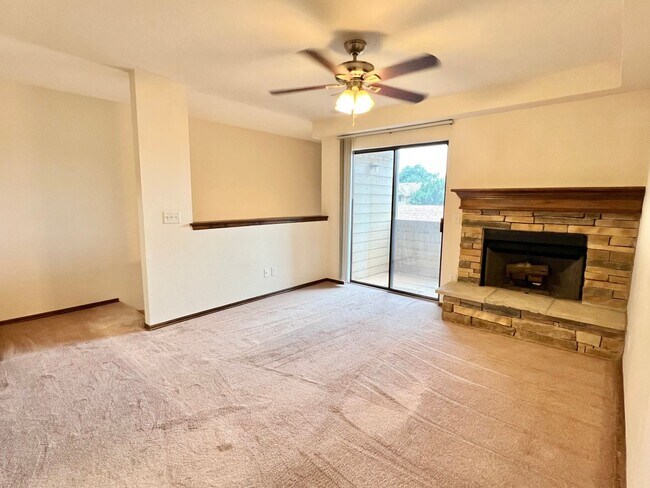 Building Photo - ?Cute Upstairs Condo Near Quail Springs Ma...