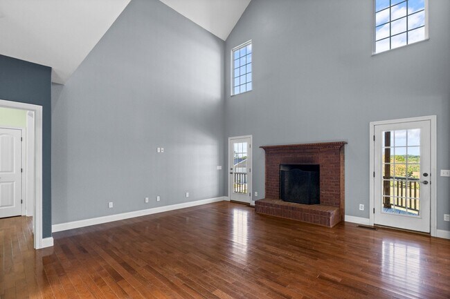 Building Photo - Greenback 37742 - 4 bedroom, 4.5 bath home...