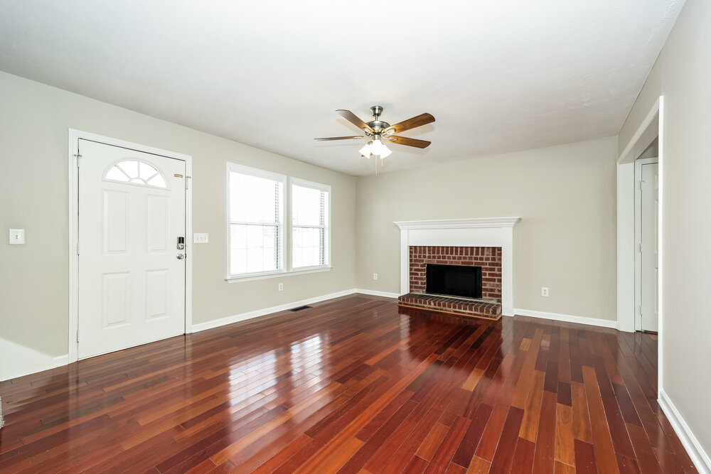 Building Photo - 906 Tal Ln