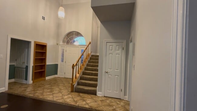 Building Photo - 408 Hidden Oaks Cir