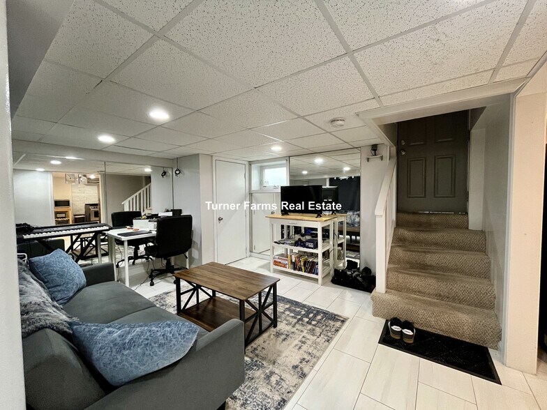 Building Photo - 77 Fairfax St