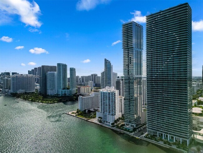 Building Photo - 700 NE 24th St