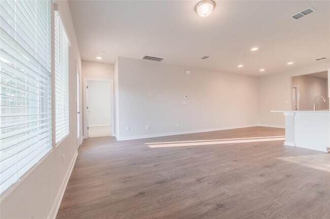 Building Photo - 17402 Torneo Dr