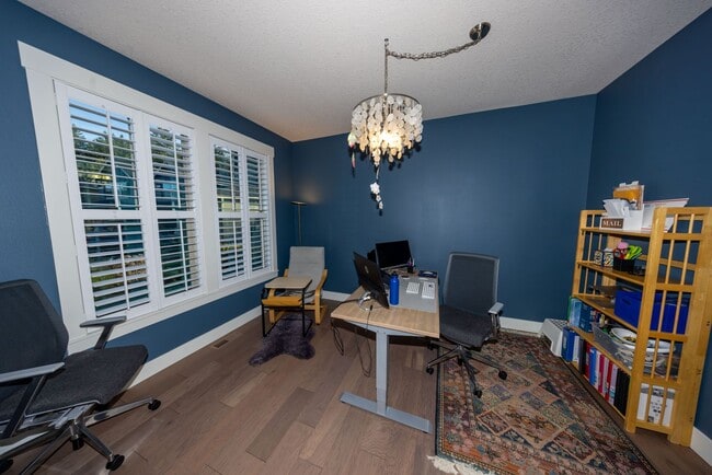 Building Photo - Beautiful Gated 3-Bedroom Home in Camas – Loft/family room, Bonus room, and Outdoor Living!