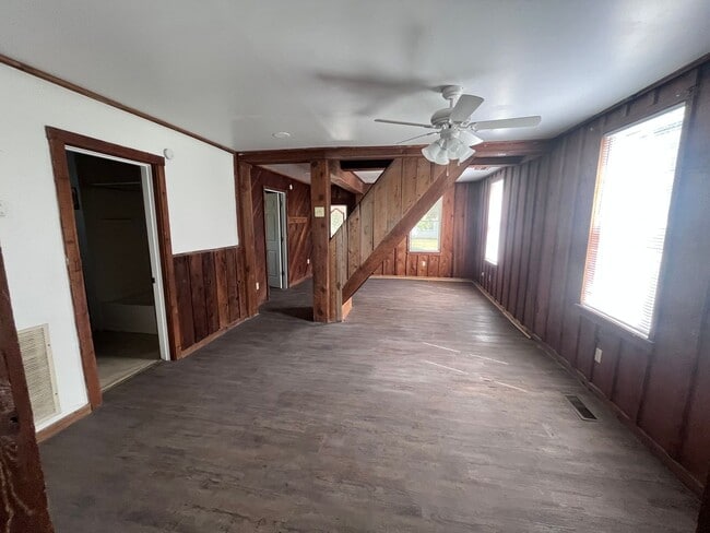 Building Photo - 3 Bedroom House!