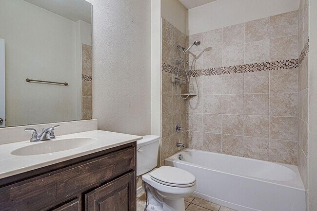 Building Photo - Spacious 4BR House in Burleson