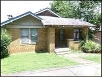 Building Photo - 1024 Park Dr
