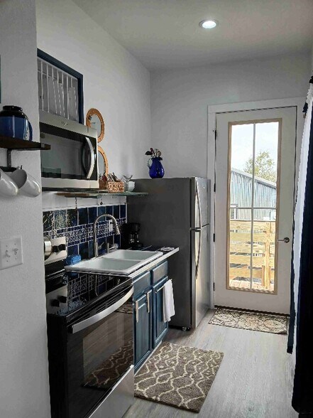 Building Photo - 10049 Batia Ave