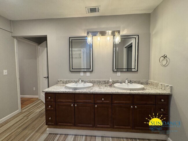 Building Photo - Charming 3 Bedroom Home in Niceville!