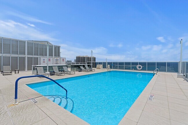 Building Photo - 2841 N Ocean Blvd