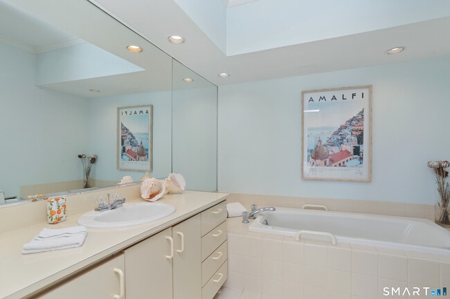 Building Photo - 34 Shorehaven Rd