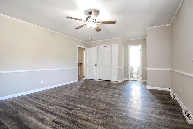 Building Photo - 107 Meadowbrook Dr