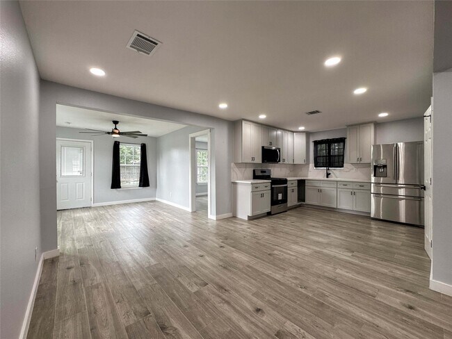 Building Photo - 730 Dunkley Dr