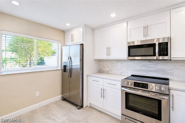 Building Photo - 2360 Naples Trace Cir