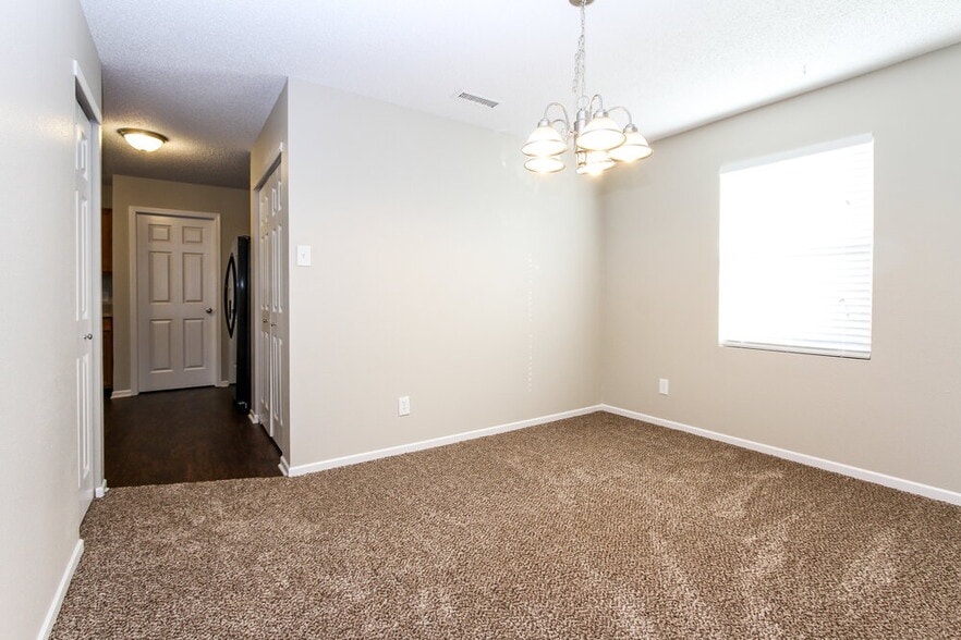 Building Photo - 738 Rosea Ct