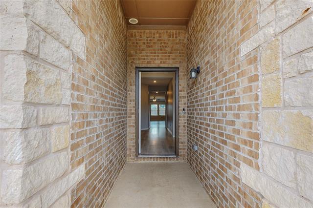 Building Photo - 949 Royal Ln