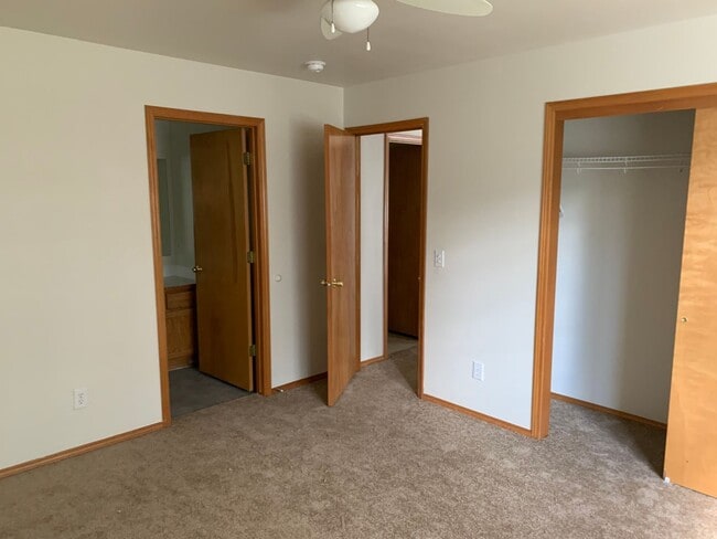 Building Photo - 3 Bed/2 Bath in Heartland
