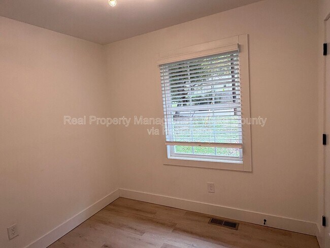 Building Photo - 117 Bertie Dr