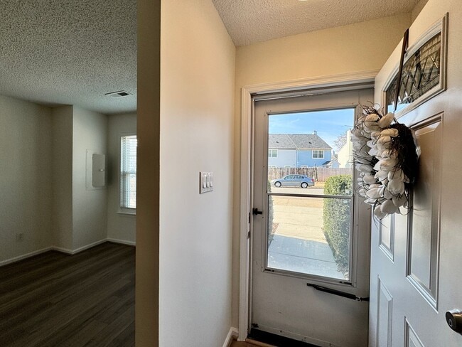 Building Photo - Completely Renovated & Ready 02-25-26! 2 Primary Suites, All Appliances Convey and Dog-Friendly!