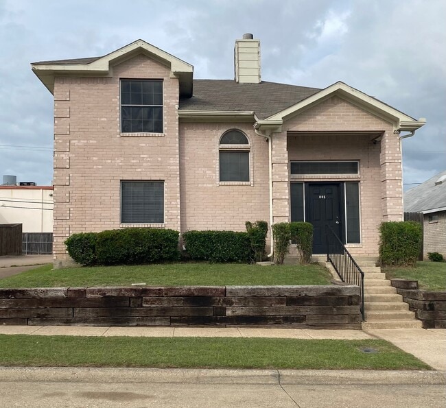 Building Photo - 805 Greenridge Dr