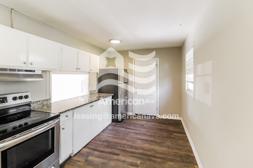 Building Photo - 211 Stevens St