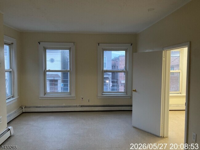 Building Photo - 217 Walnut St