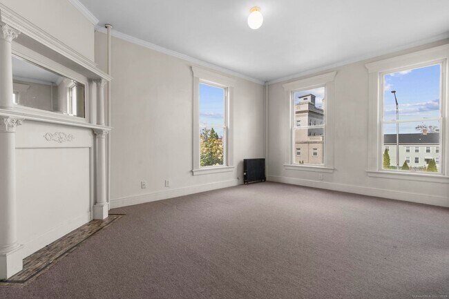 Building Photo - 113 E Main St