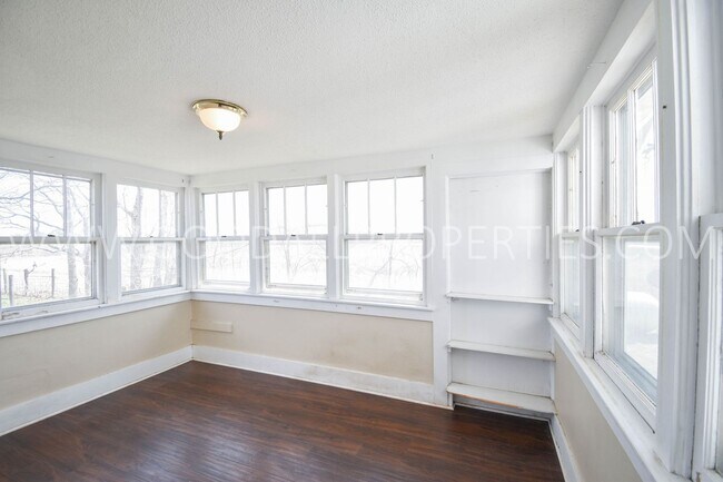 Building Photo - 2-Bedroom Farmhouse