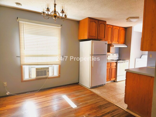 Building Photo - 3BD I 1BA + Bonus Room - Milwaukie, OR