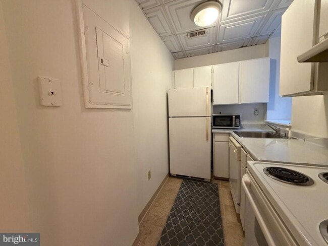 Building Photo - 1115 12th St NW