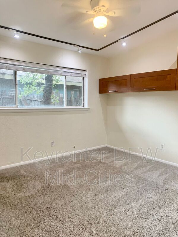 Building Photo - 501 Nottingham Dr