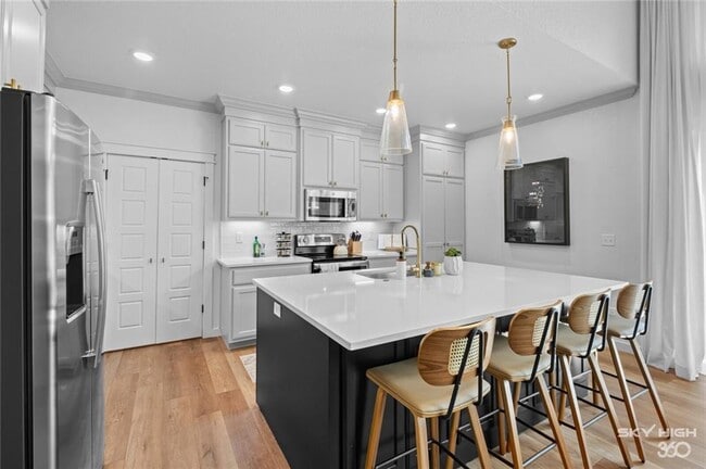 Building Photo - 5 Blandford Ln